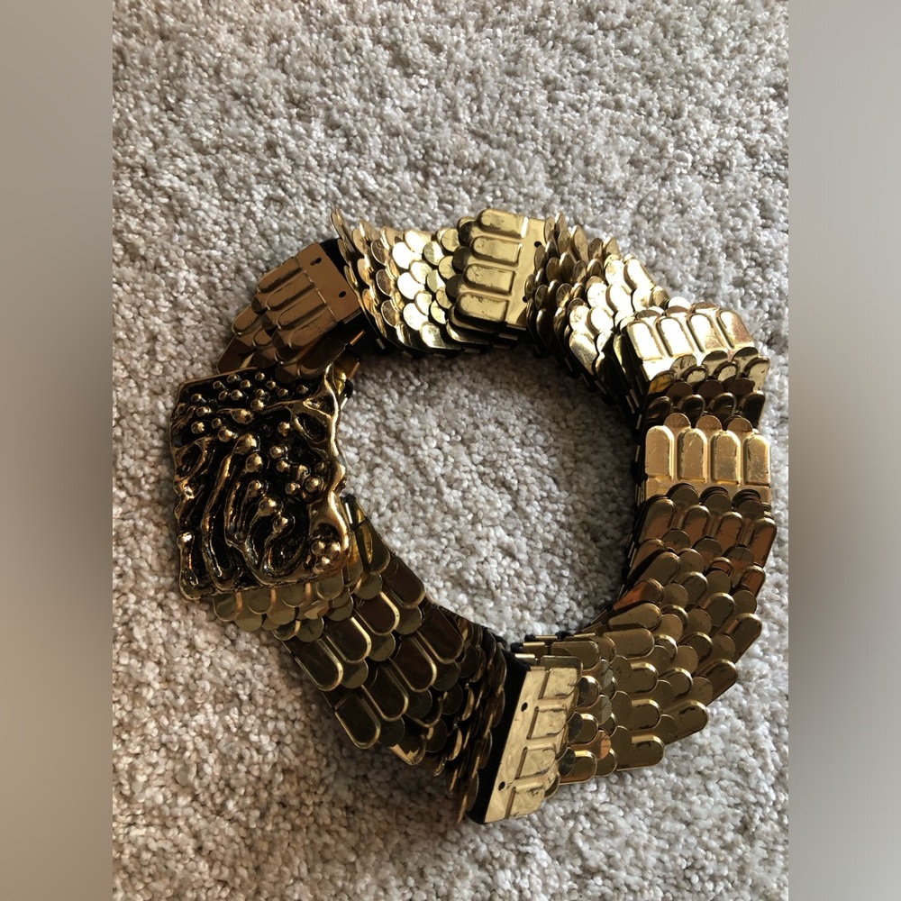 Vintage Gold tone metal Statement belt elastic adjustable 34” Renaissance